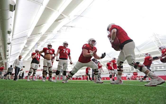 The Wisconsin offensive line working through individual drills inside the McClain Center during spring practice (Credit: Mike De Sisti / Milwaukee Journal Sentinel / USA TODAY NETWORK)